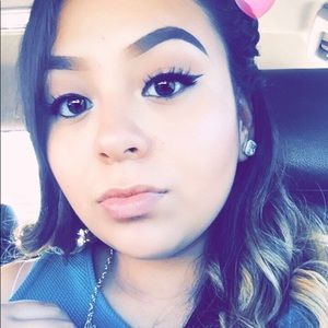 Meet your Posher, Estephania